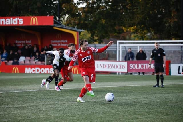 Joe Iaciofano strokes home the winner from the spot. Photo: HHTFC.