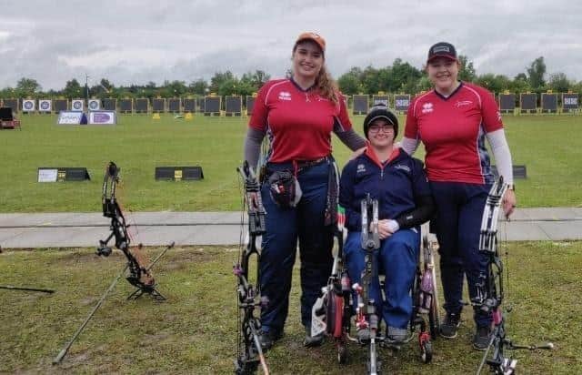 Jess Stretton pictured alongside winning team-mates Izzy Carpenter and Ella Gibson at the European Championships in Munich