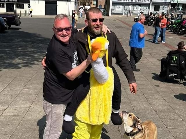 Steve and his ostrich and Clint Whittaker, owner of Monks Inn, Hemel Hempstead.