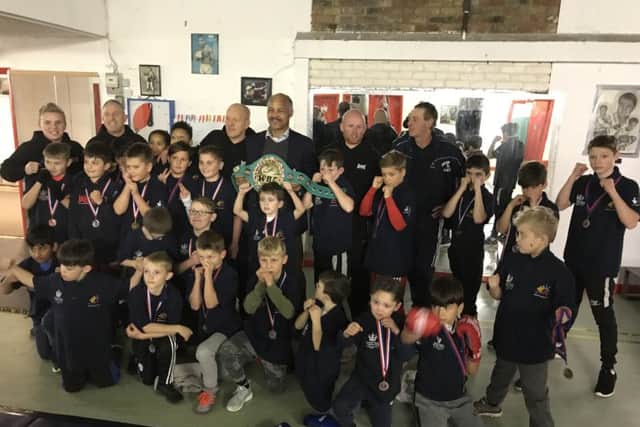 Former WBC light heavyweight champion John Conteh visited Hemel Hempstad Boxing Club on Friday night.