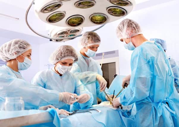 Team surgeon at work in operating room. PPP-141119-162832001