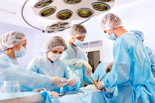 Team surgeon at work in operating room. PPP-141119-162832001