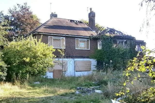 Generic empty house EMN-140812-150048001