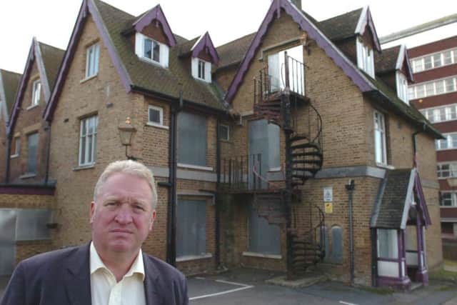 HH41
DS
Mike Penning at Cheer House,Hemel Hempstead Hospital
