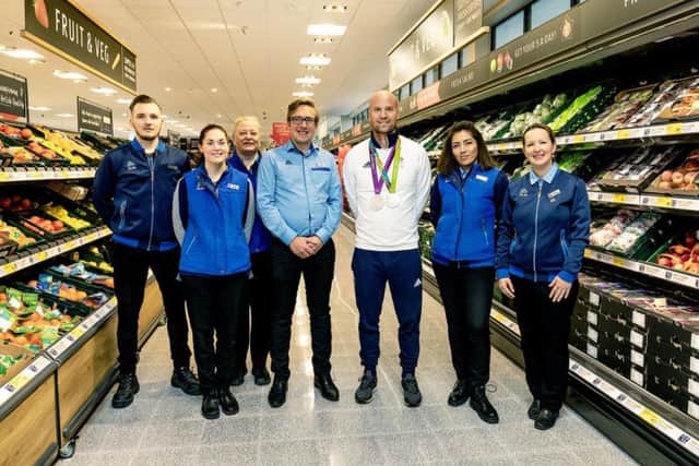Olympic medallist Richard Hounslow with ALDI staff