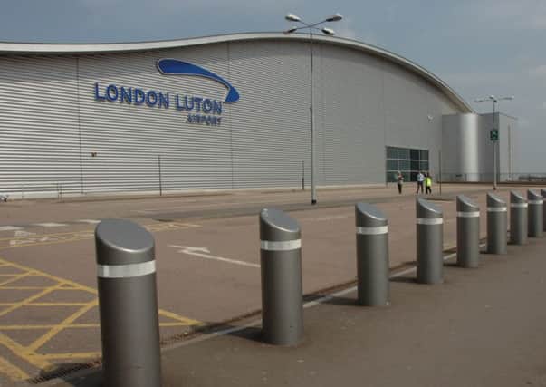 L10-496 19/4/10
London Luton Airport, general scenes after all flights were grounded due to volcanic ash from Iceland.
wk 16 SAS JX