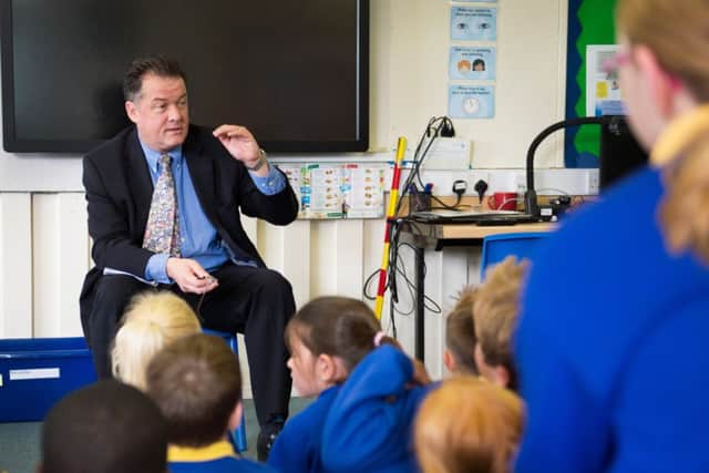 David Lloyd visits Gaddesden Row School as part of his Dacorum district day PNL-140922-151744001