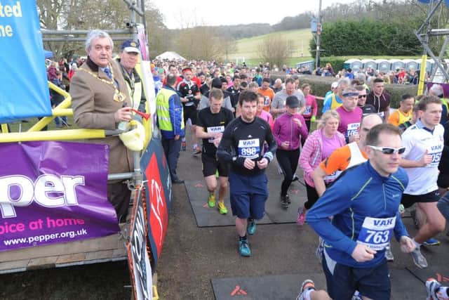 Dacorum Mayor Allan Lawson starts the half marathon. Picture (c) Dave Satchel