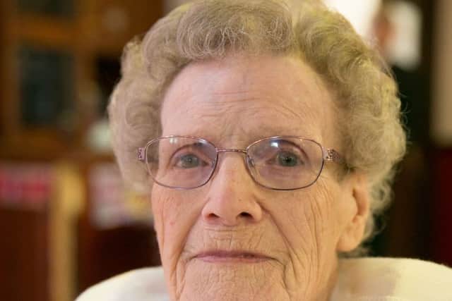 Gaz 101yr old Lillian Howell PNL-151005-195414009