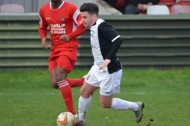 Kings Langley midfielder David Hutton. Picture (c) Chris Riddell