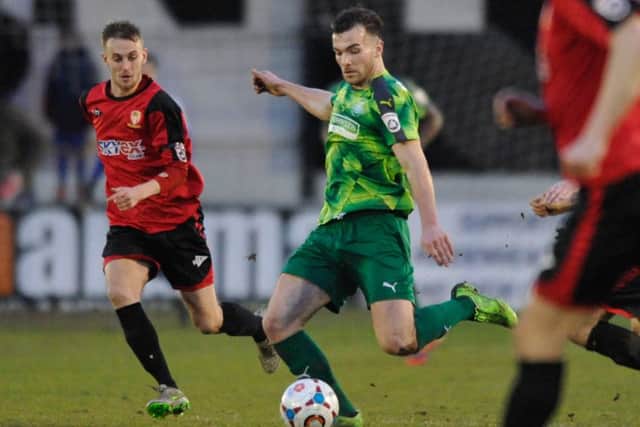 Mitch Brundle in action for Hemel ageinst Hayes. Picture (c) Terry Rickeard