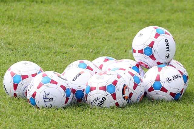 Football NNL-160307-140715009