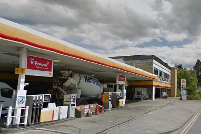 GV of Shell Garage in Tring PNL-161110-123949001