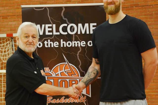 Hemel Storms Head of Basketball Programme Dave Titmuss welcoming Lee Greenan to the club