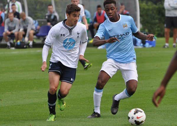 Harry Winks in action for the Spurs U18 team PNL-141128-075215002