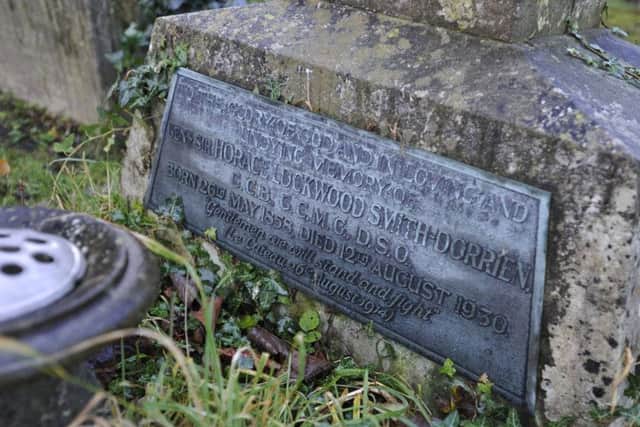 13/12/2011
Nicholas Birnie in Rectory Lane Cemetery, Berkhamsted, near the grave of Horace Smith-Dorrien. ENGPNL00120111213165437