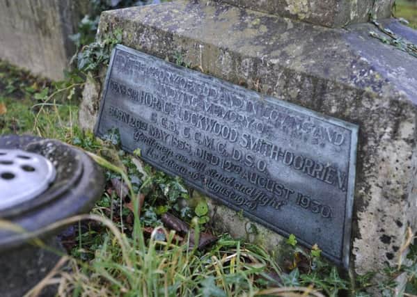 13/12/2011
Nicholas Birnie in Rectory Lane Cemetery, Berkhamsted, near the grave of Horace Smith-Dorrien. ENGPNL00120111213165437
