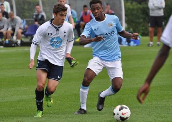 Harry Winks in action for the Spurs U18 team PNL-141128-075215002